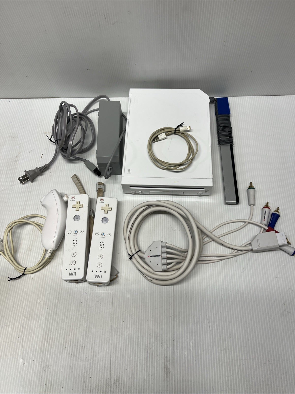 Nintendo Wii Console Bundle – RVL-001 3 Controllers AC Adapter Sensor Bar WORKS