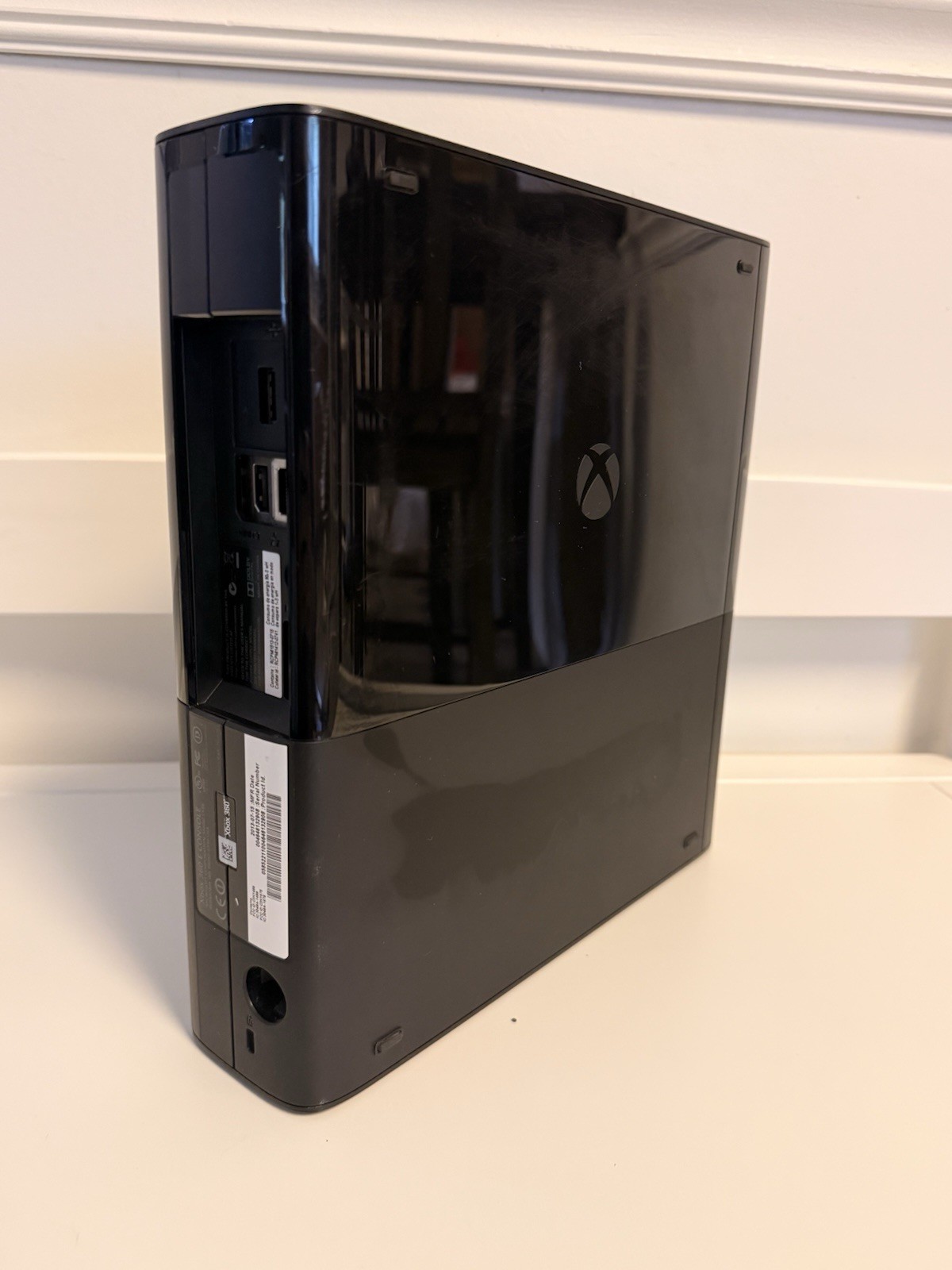XBOX 360 E Console Model 1538 No Hard Drive w/Controller + Power Supply Tested