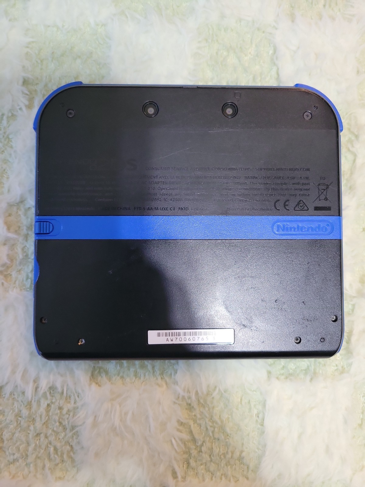 Nintendo 2DS System – Black And Blue w/Charger, Accessories (Damaged Circle Pad)