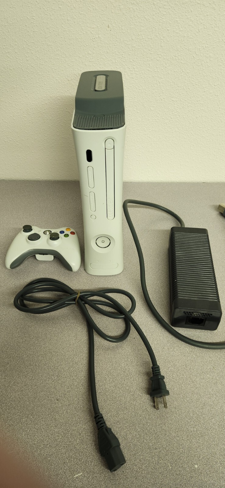Microsoft Xbox 360 Pro System Bundle 60GB White Console W/ Power Cord Controller