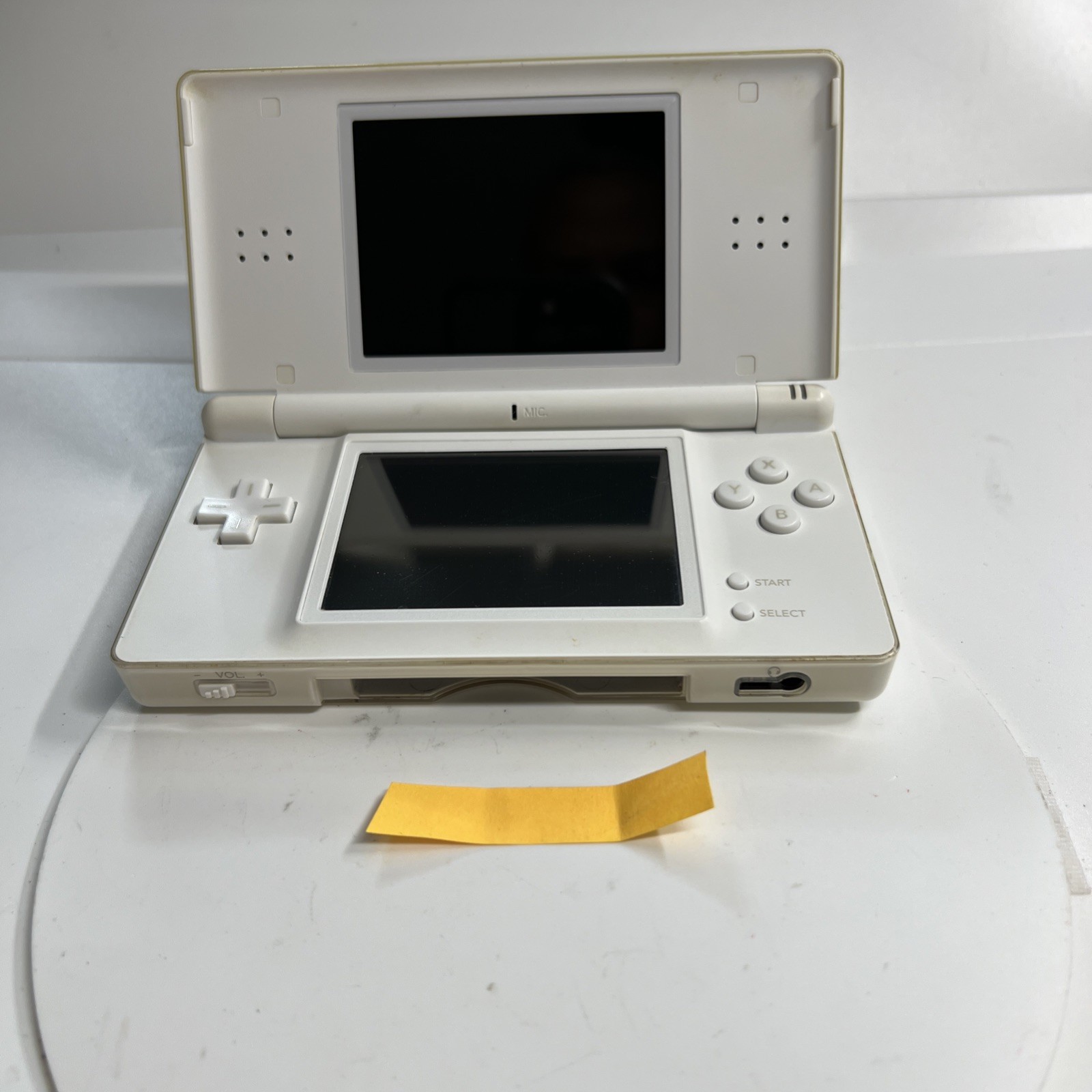 Nintendo DS Lite Console USG-001 – Polar White Not Working