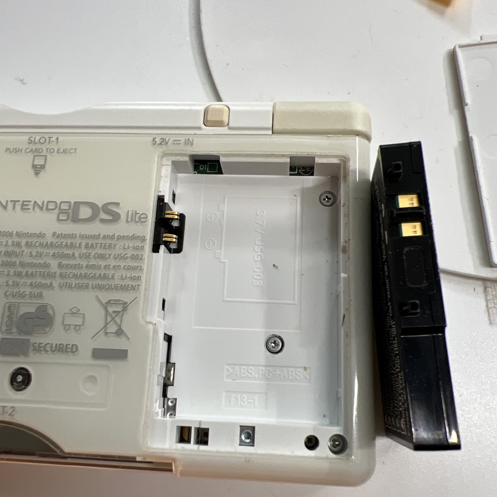 Nintendo DS Lite Console USG-001 – Polar White Not Working