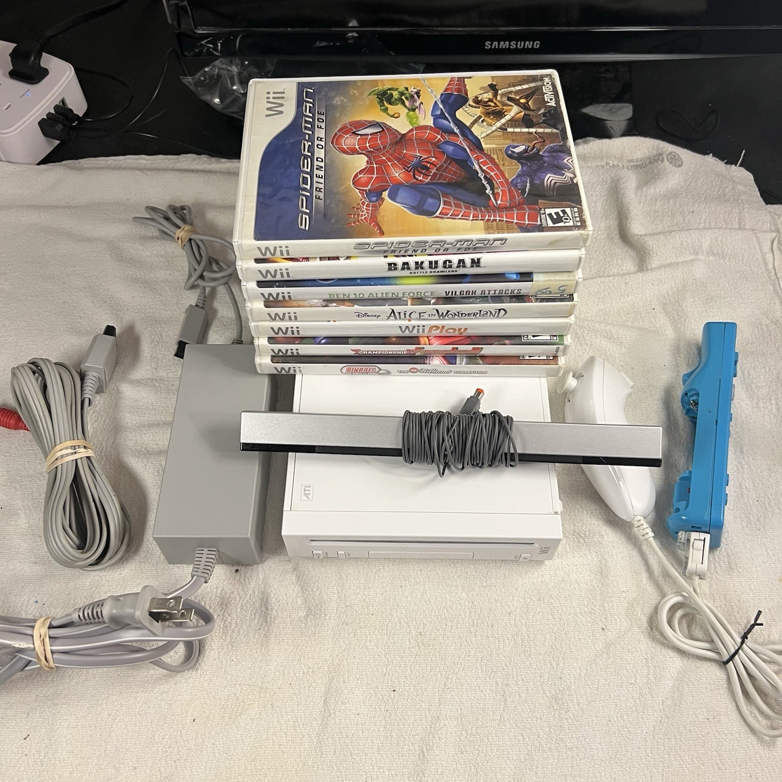 Nintendo Wii RVL-001 512 MB Home Console Bundle 7 Games
