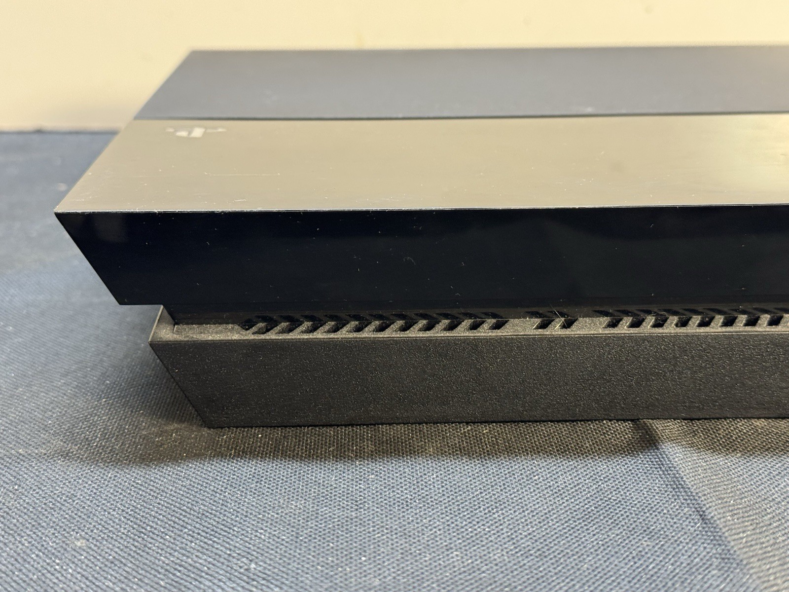 Sony PS4 Console CUH-1001A 500GB Black – ONLY POWER TESTED Console Only