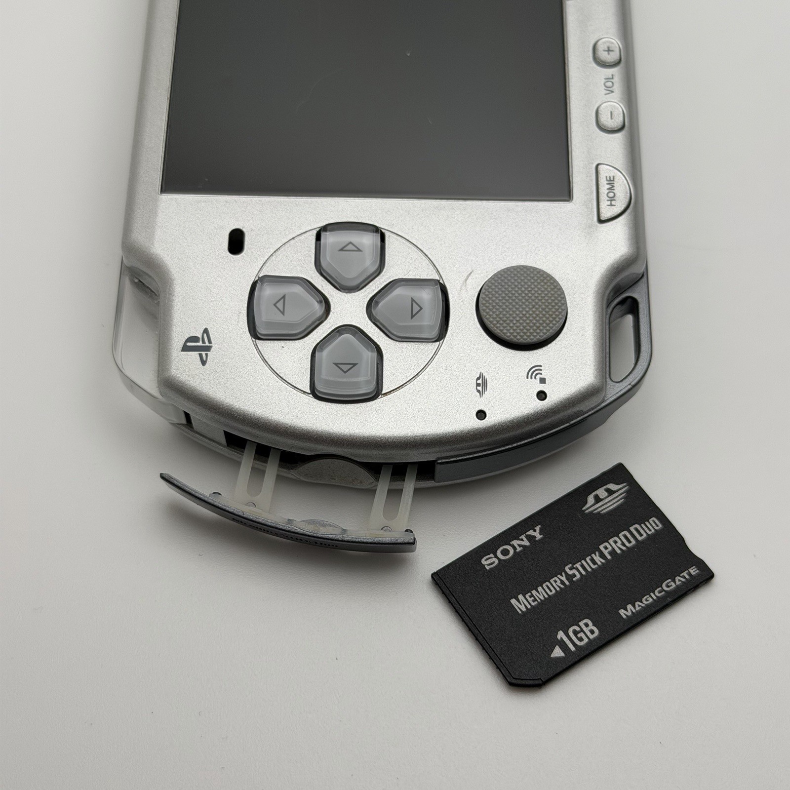 Sony PlayStation Portable Silver PSP-2001 w/ Memory Card and Game [TESTED/WORKS]