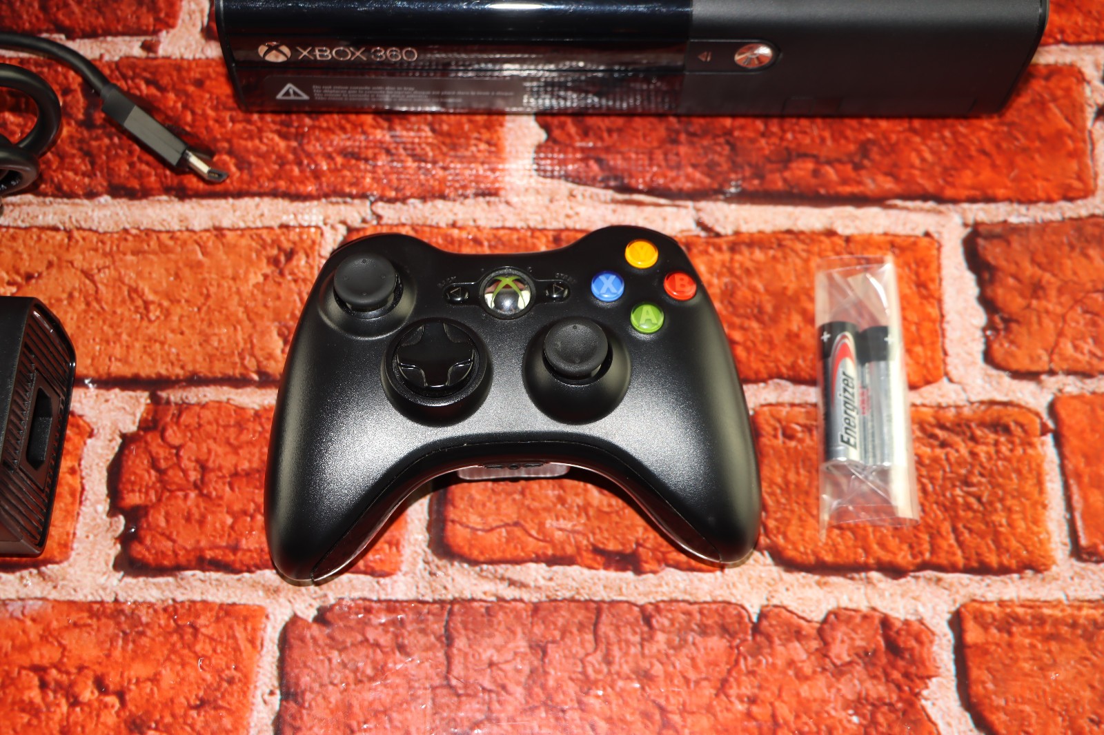 Xbox 360 E Console 4GB Bundle WORKING