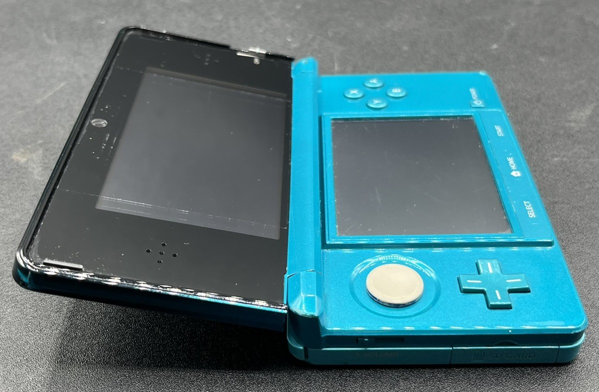 NINTENDO 3DS HANDHELD SYSTEM CTR-001 (BLUE) W/ CHARGER (MVP037496)