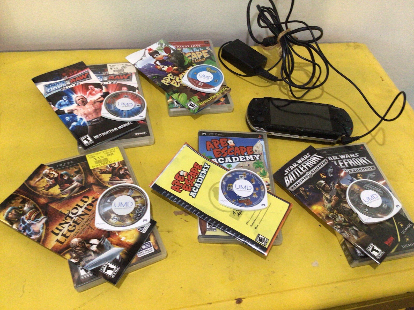 PSP 1001 Sony handheld console with 5 games and charger