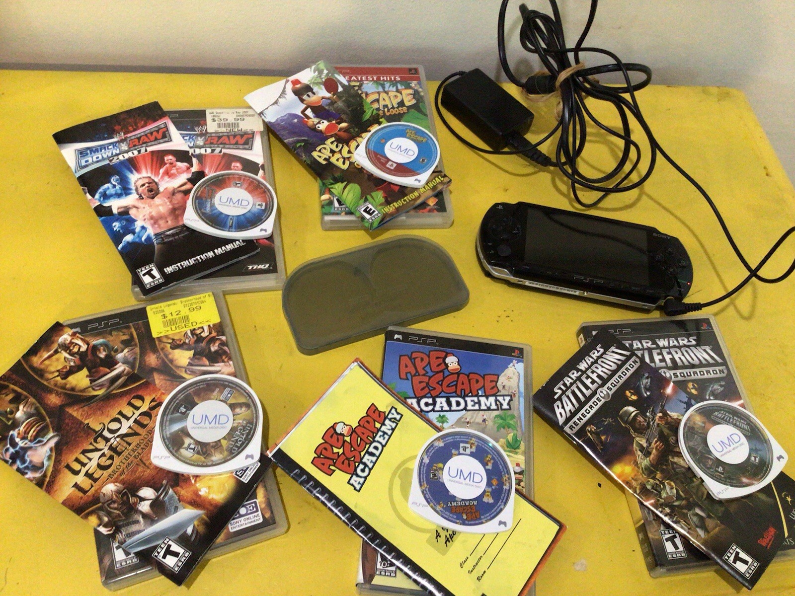 PSP 1001 Sony handheld console with 5 games and charger