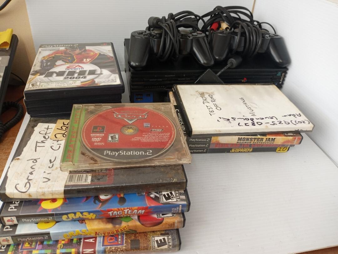 Sony PlayStation 2 Console – Black (SCPH-39001)+ 15 games (FC209-T/ JJ1005)