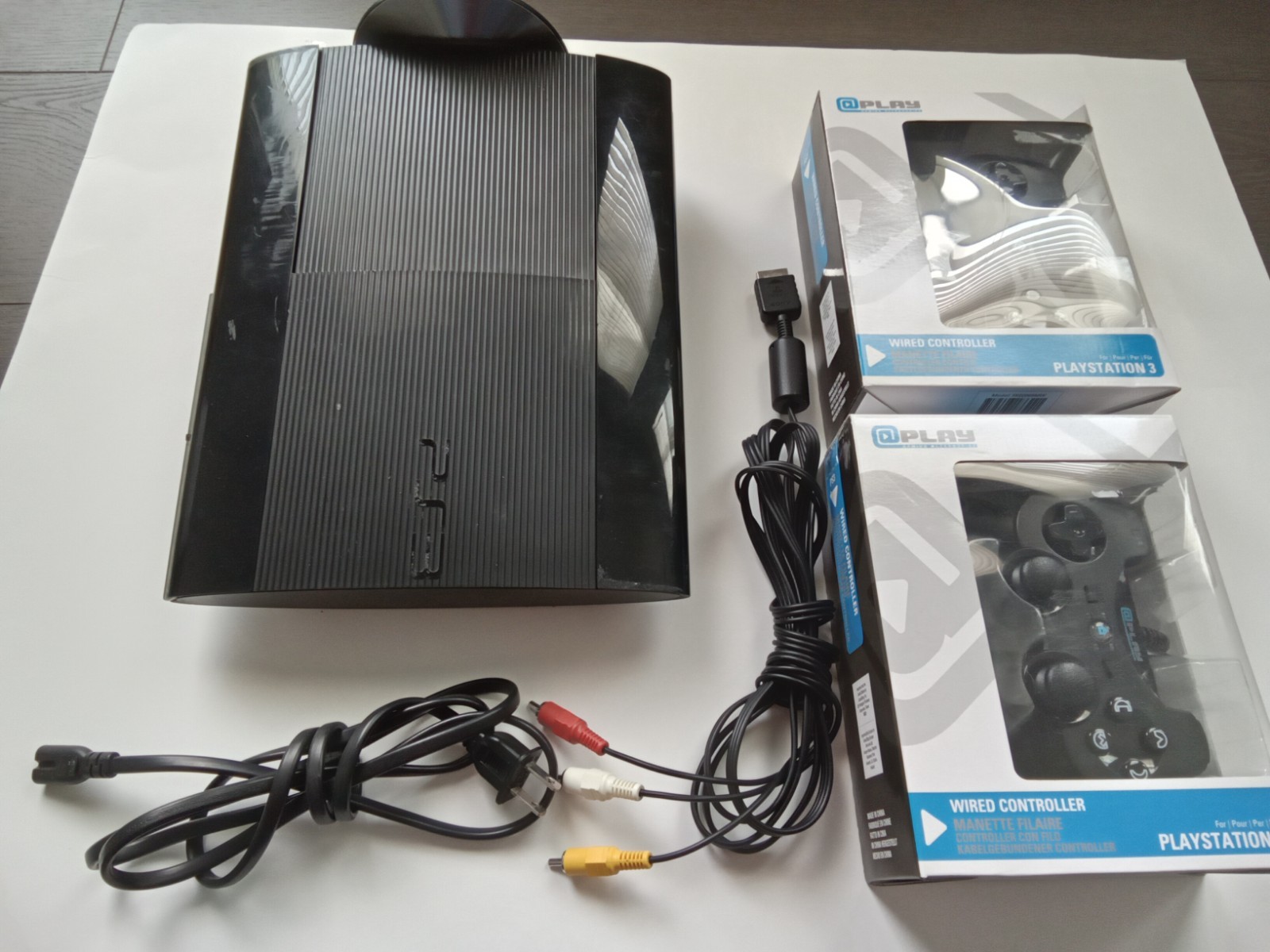 PS3 Super Slim 250GB CECH-4201B, Power Cable, AV Cable, 2 3rd Party Controllers