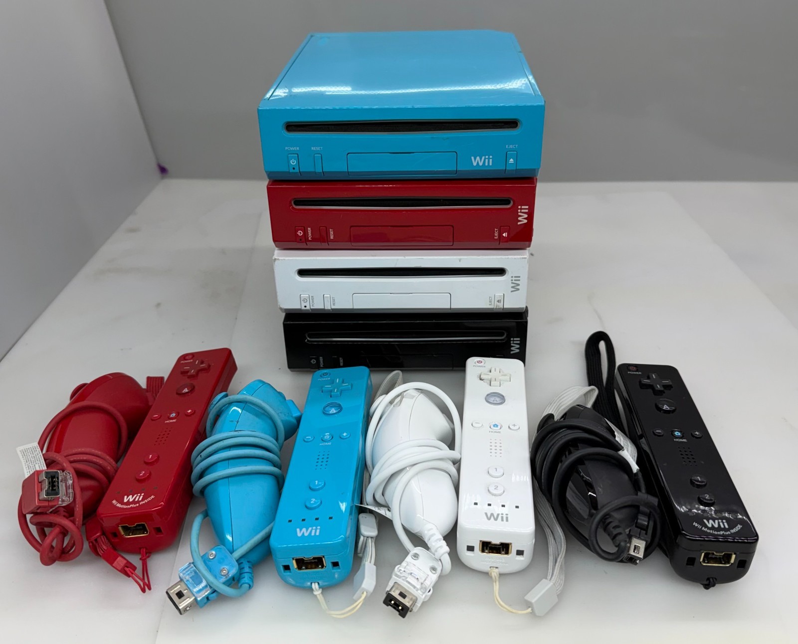 Nintendo Wii RVL-001/RVL-101 Console Bundle W/Remote Plus/Nunchuk/Power Adapter