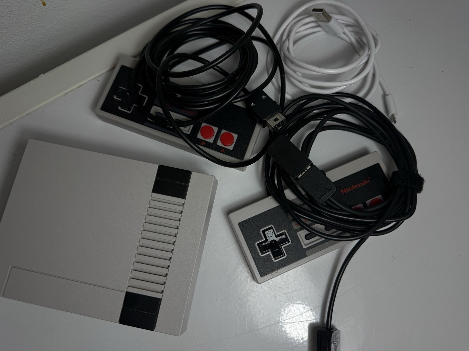 Nintendo NES Classic Edition Mini Console CLV-001 Gray HDMI w 2 Controllers
