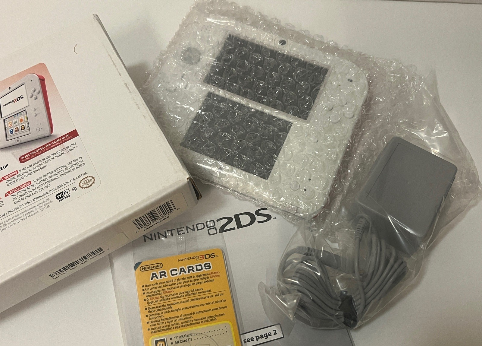 Nintendo 2DS Scarlet Red and White (US) | Official Unit