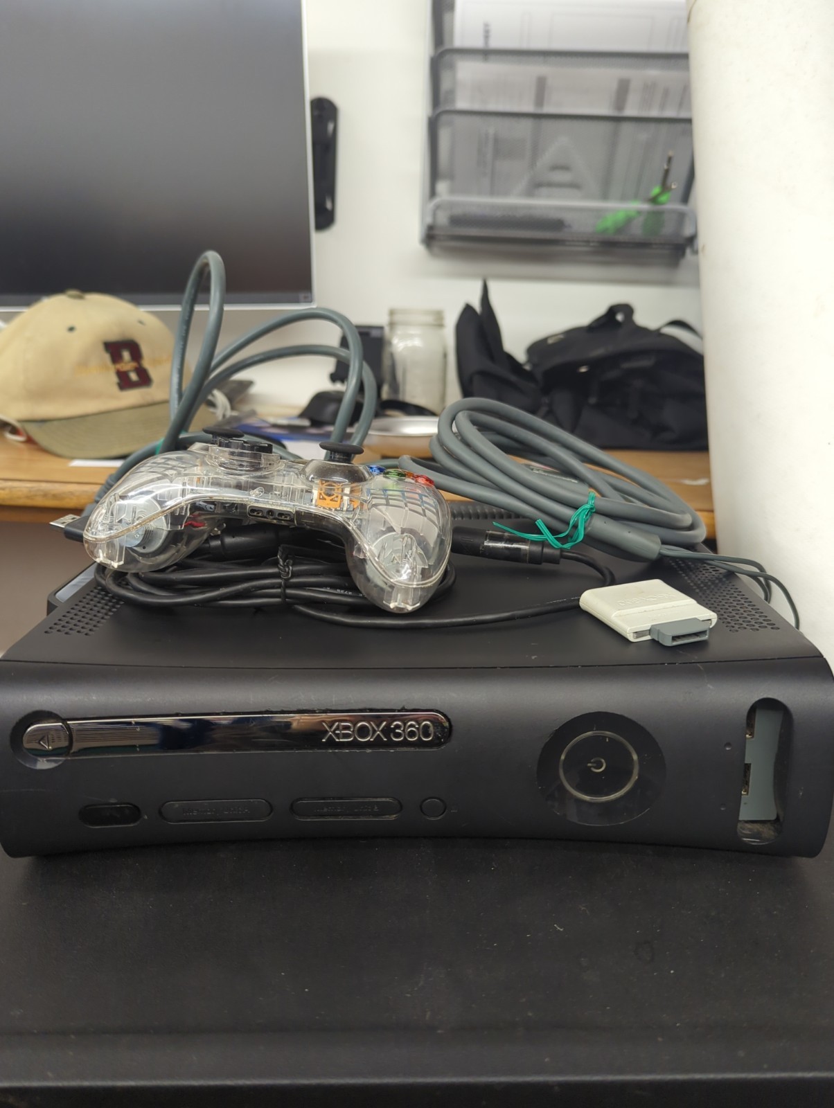 1098 – Xbox 360 Elite 120GB HDD w/ OEM Power Supply & AV Cables & 512MB Memory