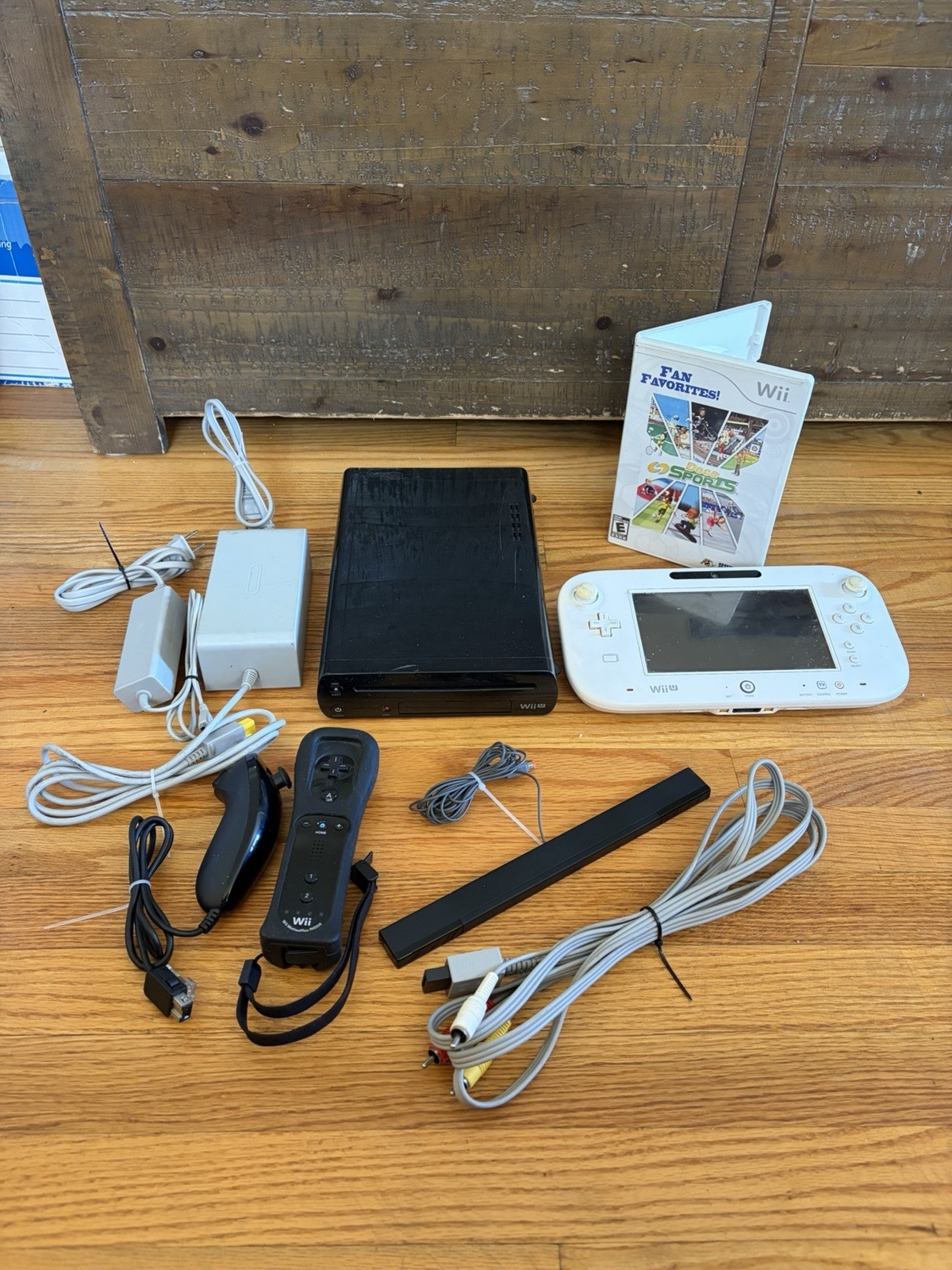 Nintendo Wii U 8GB – Full OEM Nintendo Set + Deca Sports Game #3