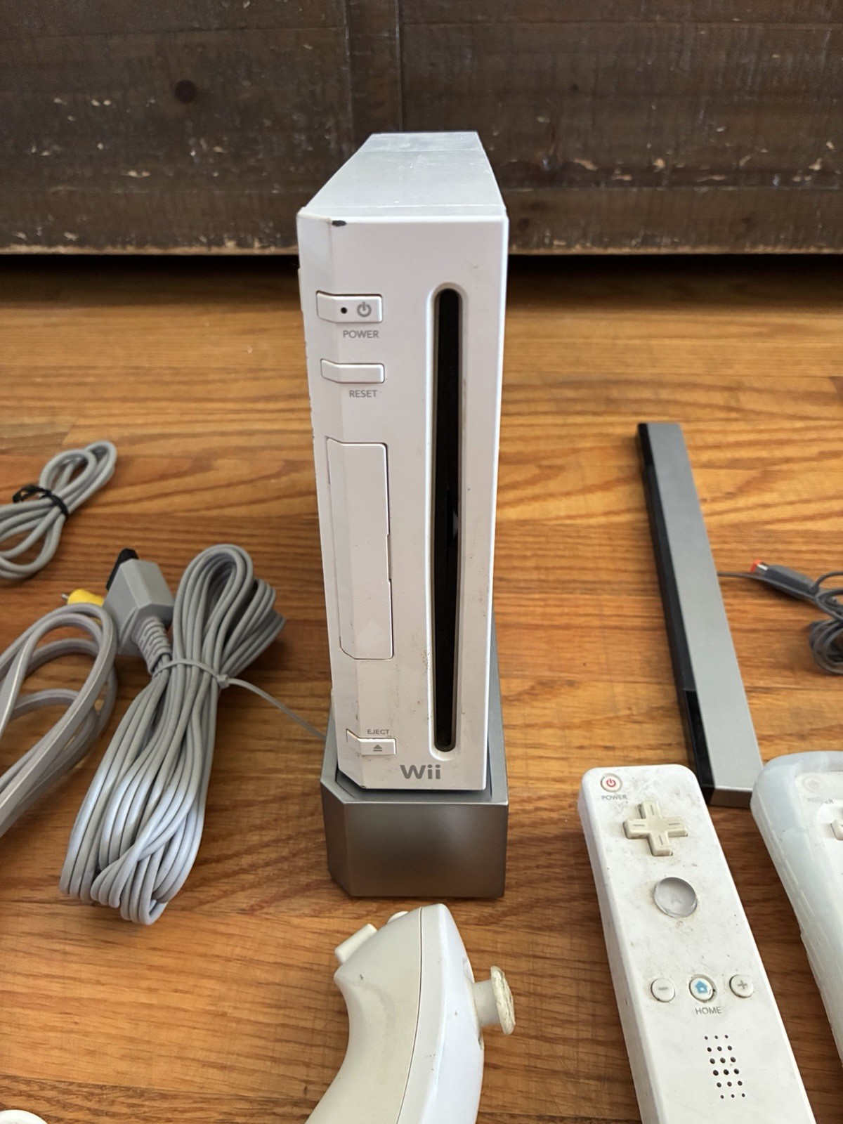 Nintendo Wii RVL-001 512 MB Home Console – Complete OEM Bundle