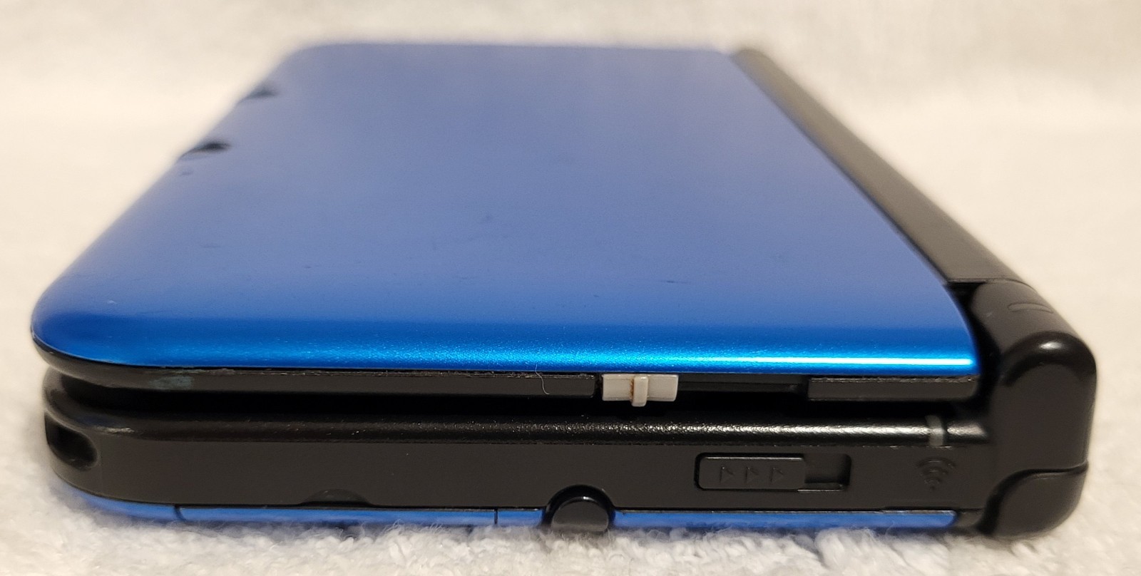 Nintendo 3DS XL Blue & Black Handheld Console System w/ Charger, Stylus, SD Card