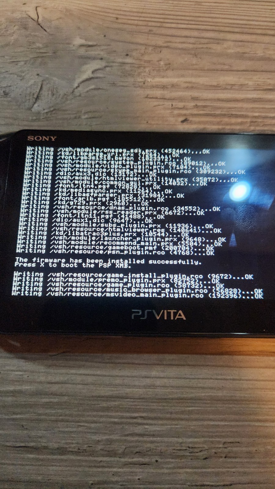 Sony Ps Vita 2001 Model Ready To Play With 256 Memory Card + Plus Charger Black