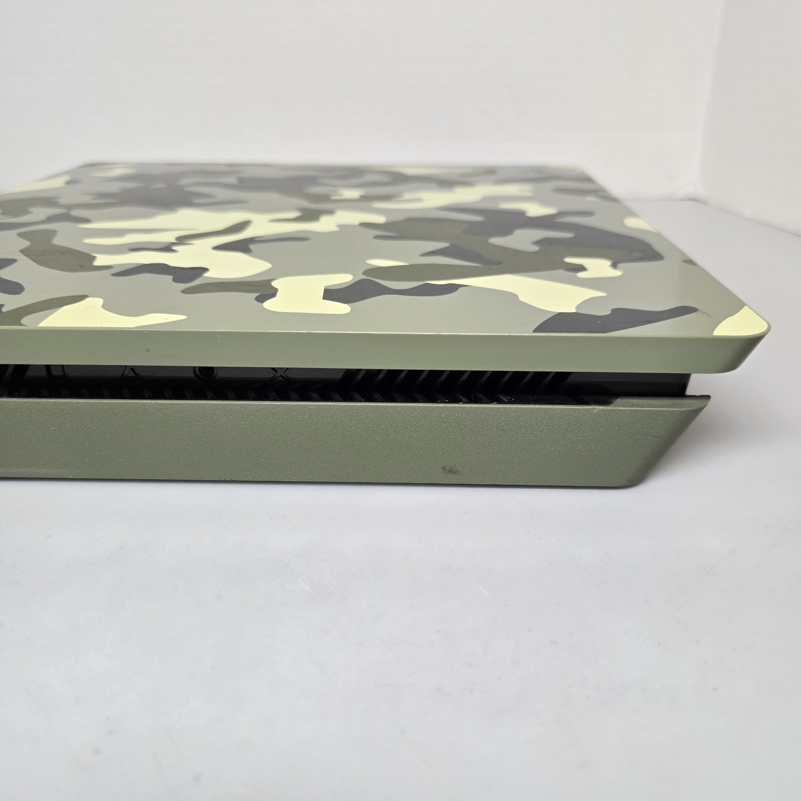 PS4 Slim Call of Duty: WWII Limited Edition 1TB Green Camouflage – Console Only