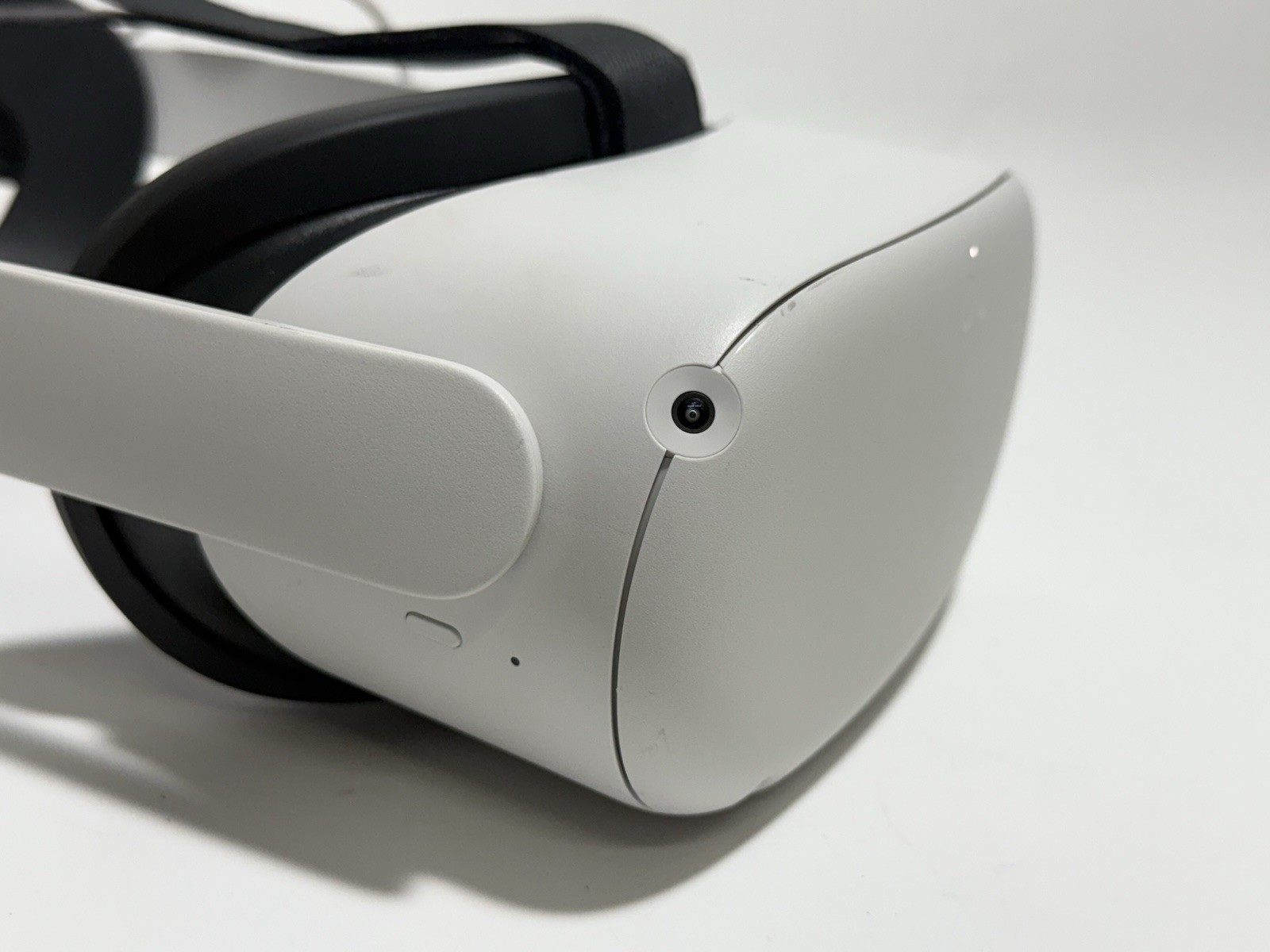 Meta Quest 2 Advanced 256GB All-In-One Virtual Reality Headset with 1 Controller