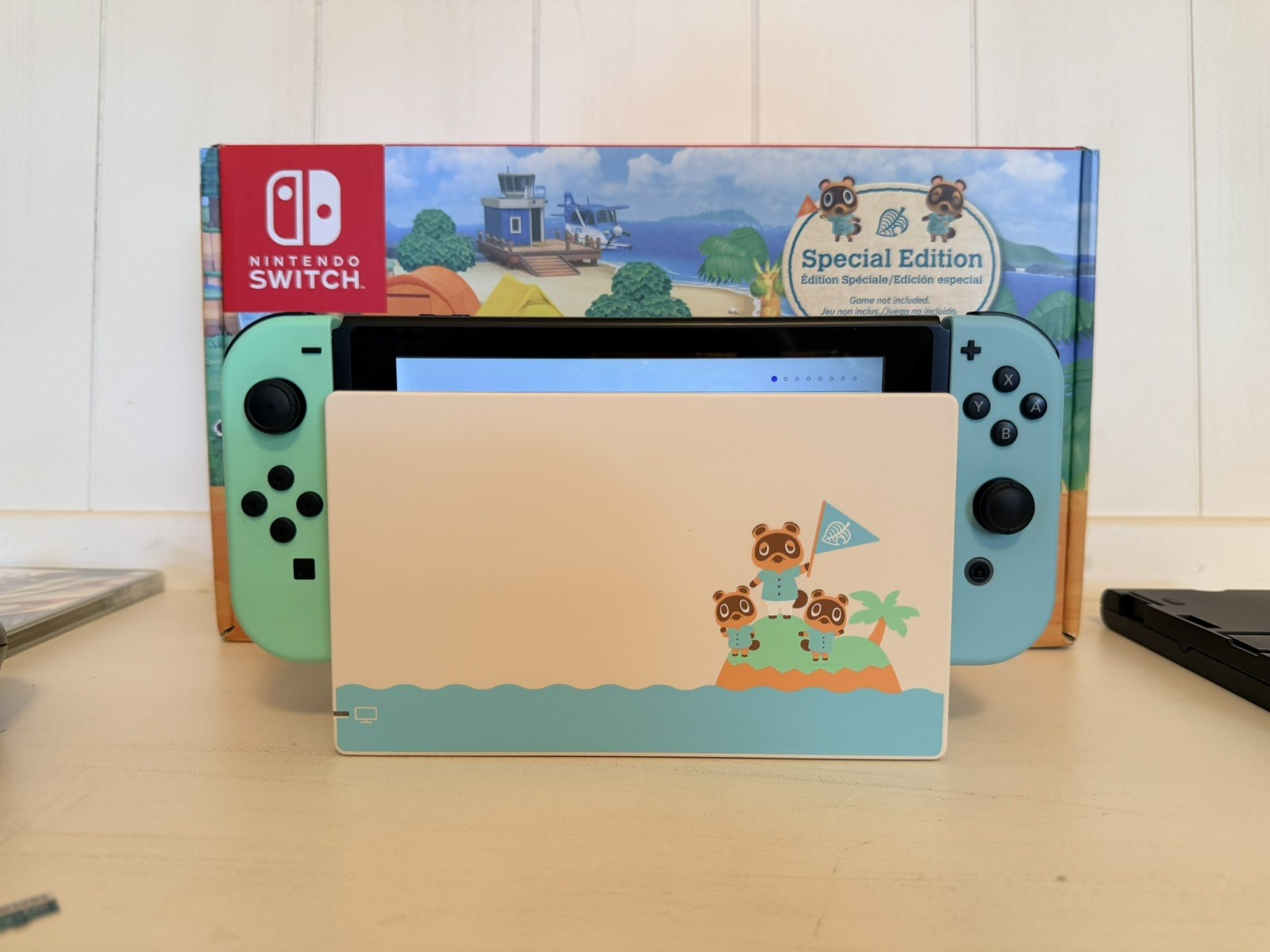 Nintendo Switch Animal Crossing Special Edition + Pro Controller/Pokemon Shield