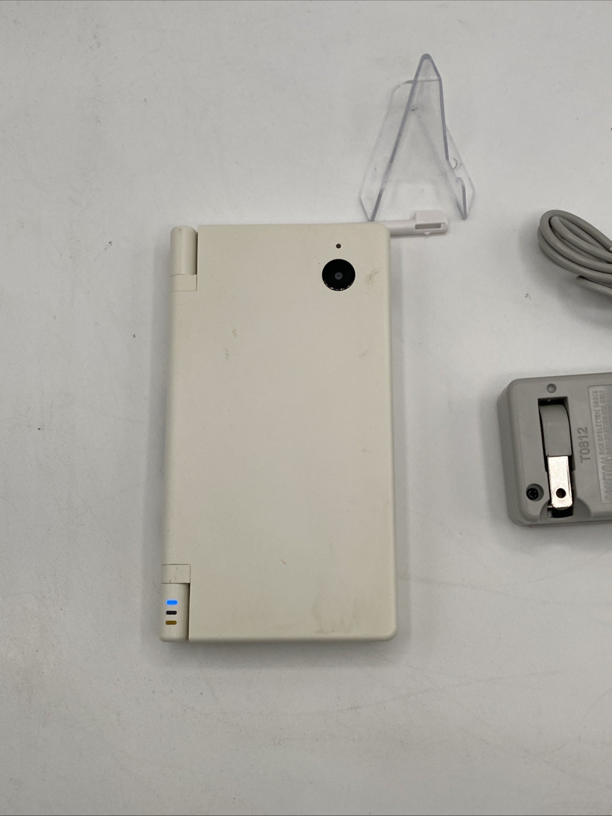 Nintendo DSi White – Includes Preloaded Library (Large Collection)