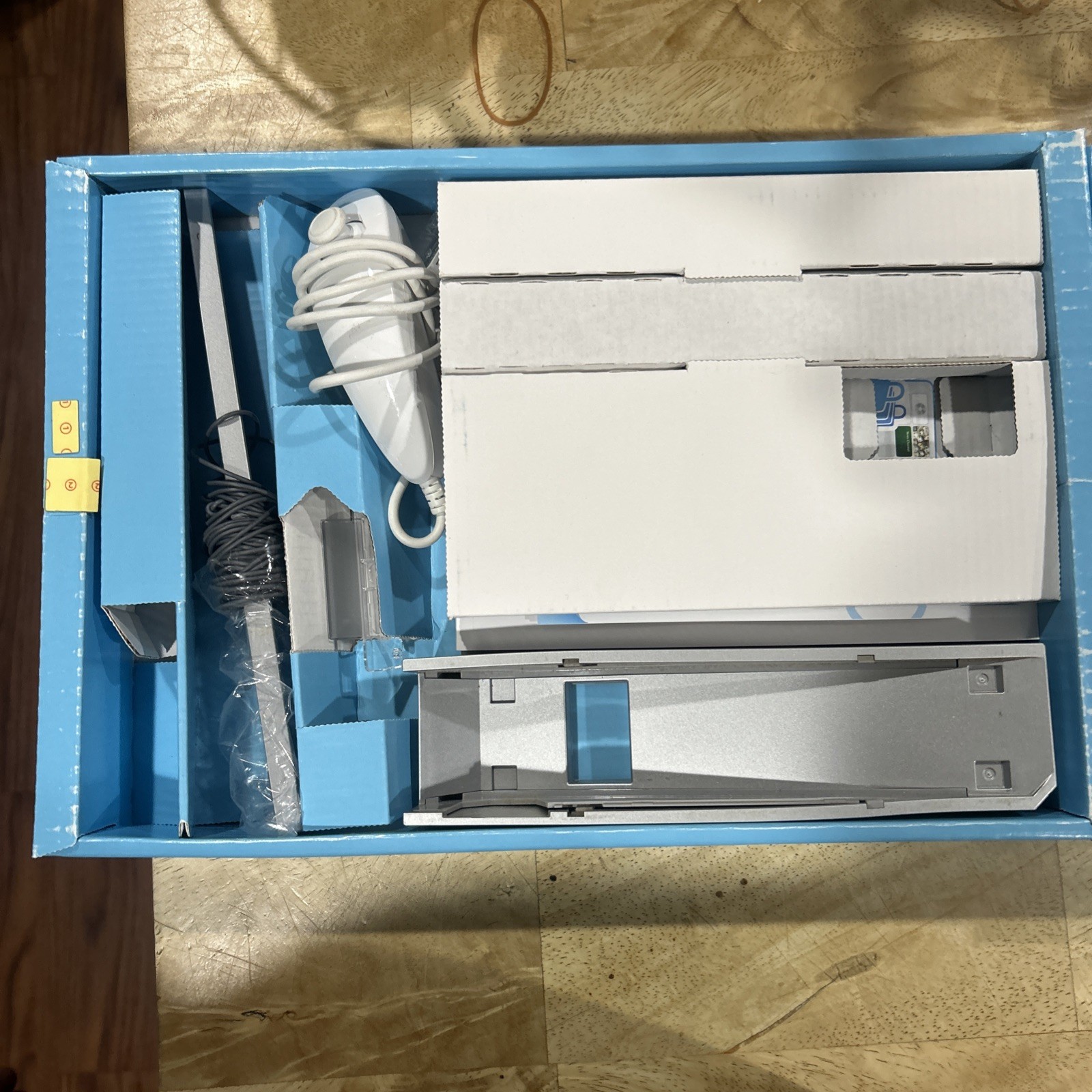Nintendo Wii Sports Bundle Complete In Box 3 Remotes And All Manuals And Game