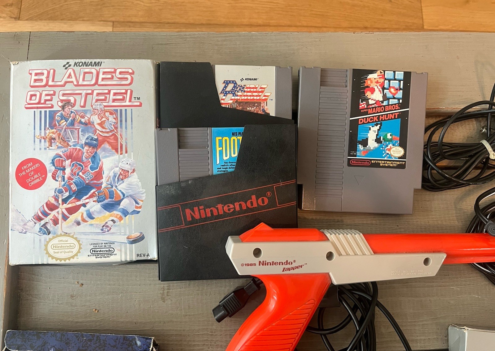 Nintendo NES Console Bundle 9 Games Super Mario Bros Duck Hunt Blades of Steel