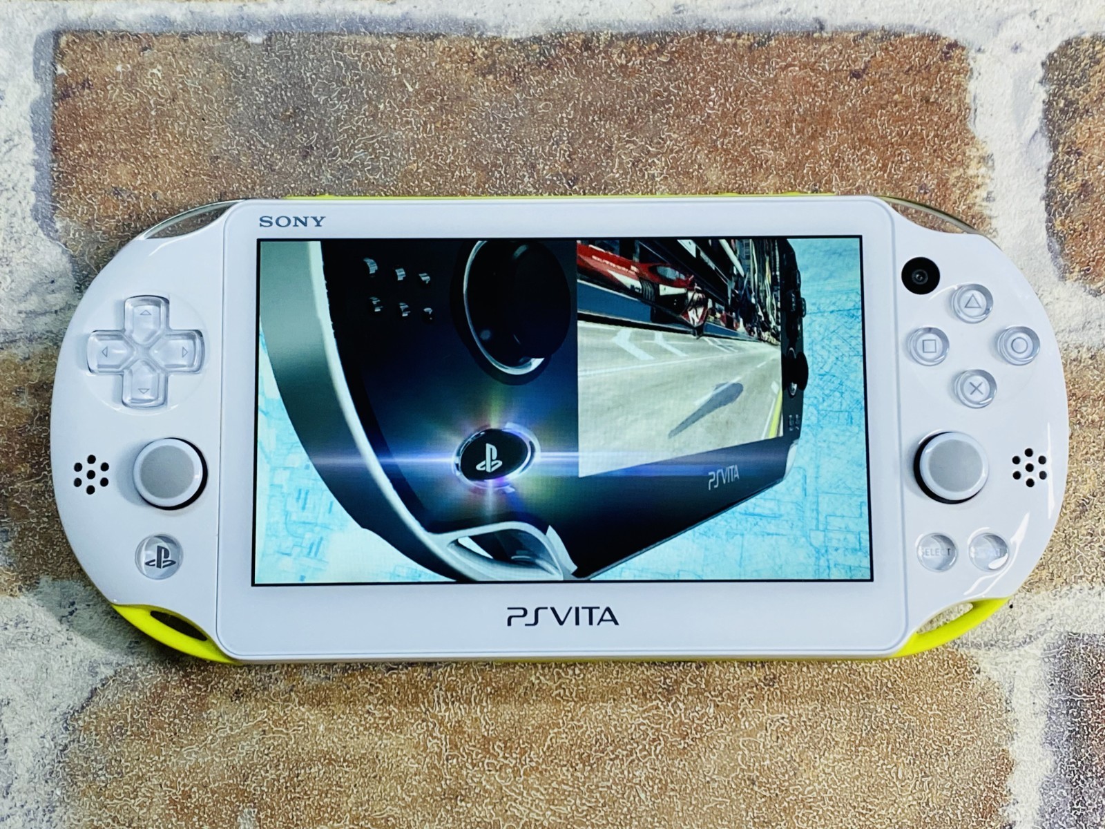 Sony PS Vita Lime Green/White PCH 2000 ZA13 Playstation Charger 16GB Tested Ex