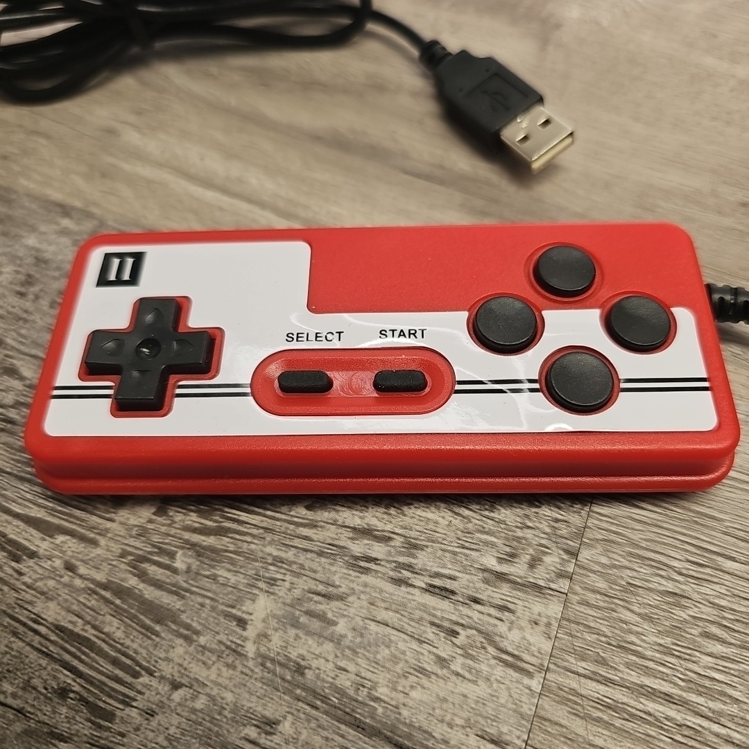 Red Retro Handheld Game Console for Kids 400 Classic Games Rechargeable Tv-Conne