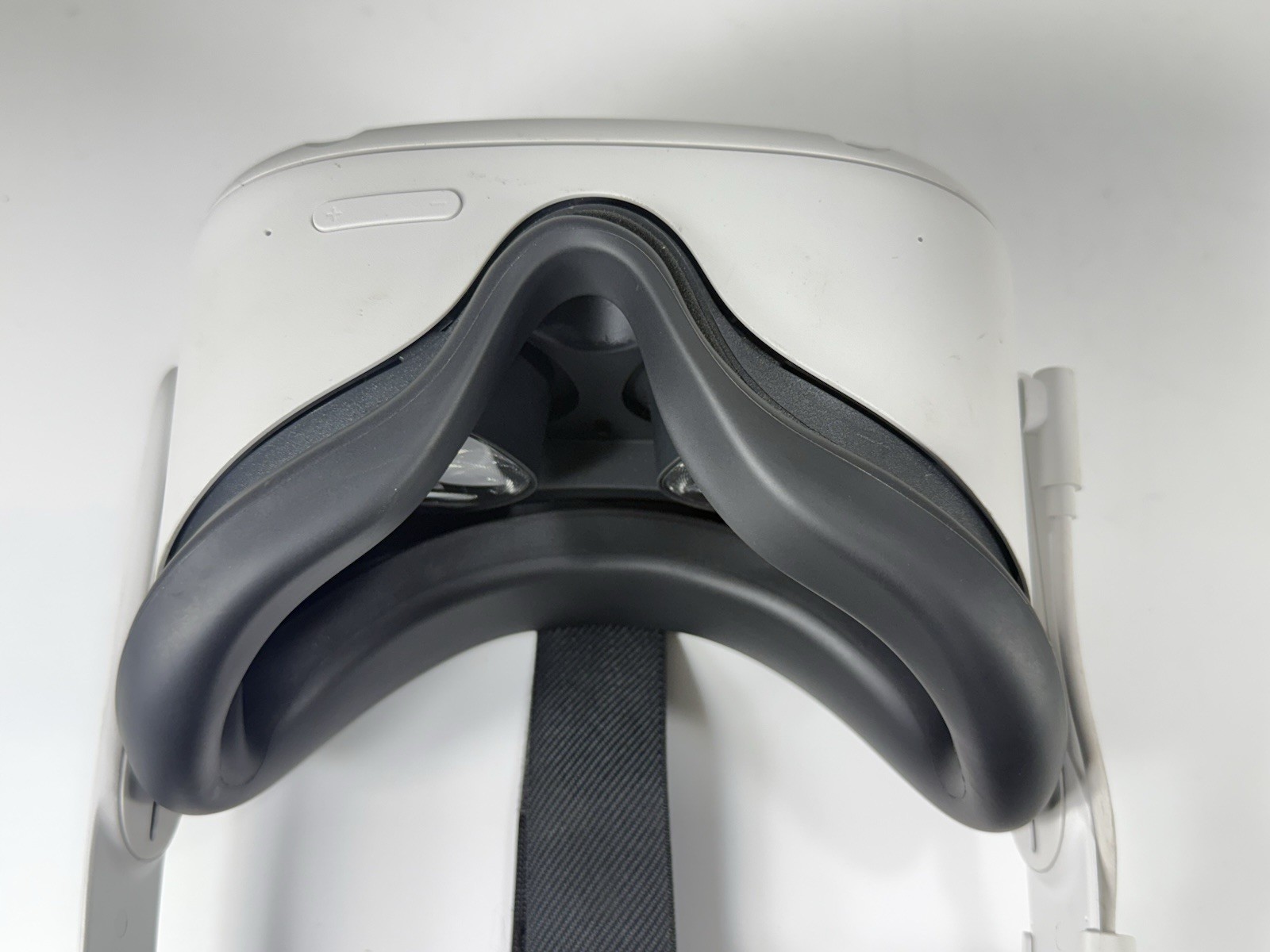 Meta Quest 2 Advanced 256GB All-In-One Virtual Reality Headset with 1 Controller