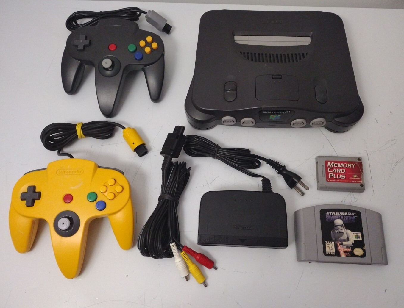 Nintendo 64 N64 NUS-001 console with 2 Controllers + Cables + Game + Memory Card