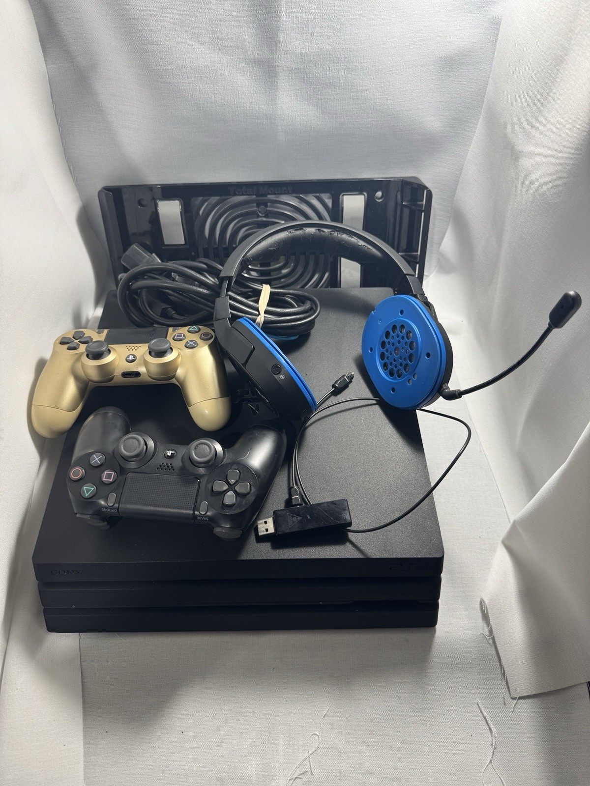 PlayStation 4 Pro CUH-7015B Bundle 2 Controllers Headset And Wall Mount