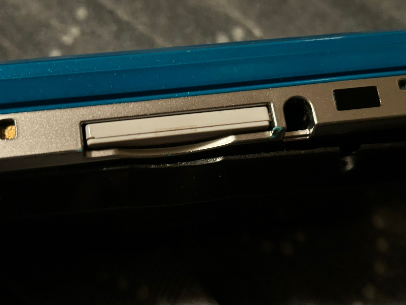 READ Nintendo US 3DS Aqua Blue For Parts/Repair Powers On