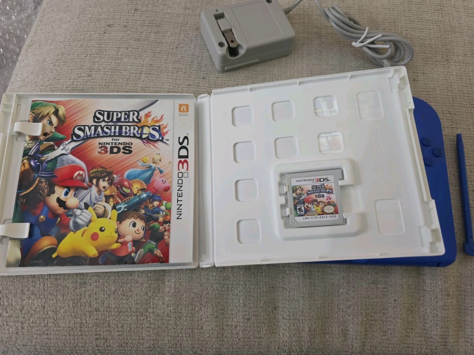Nintendo 2DS Electric Blue 2 Gaming Handheld Nintendo DS W/Charger/Stylus/Game