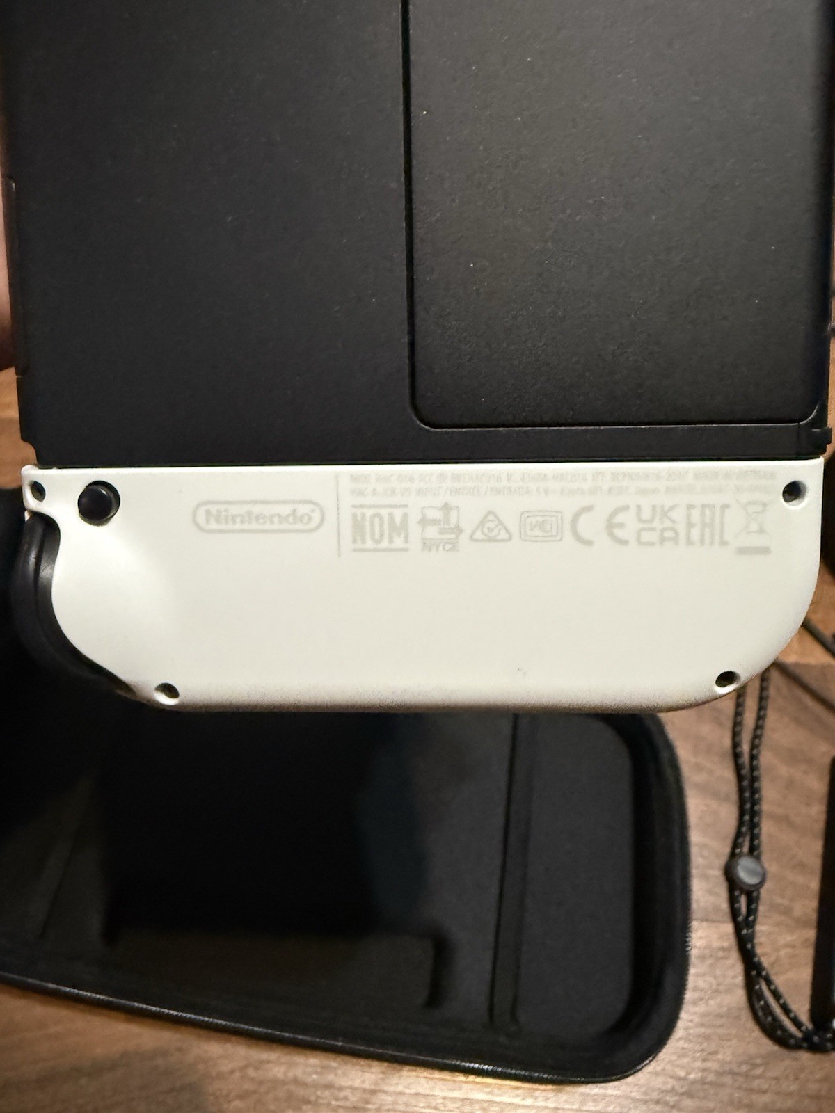 Nintendo Switch OLED Video Game Console HEG-001 White w/Case – Superb Condition