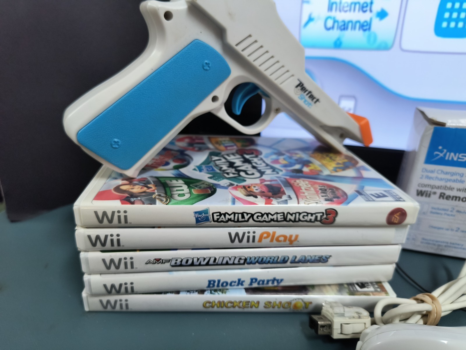 Nintendo Wii Model RVL-001 (USA) [Plays Wii & GameCube Games] Bundle Deal