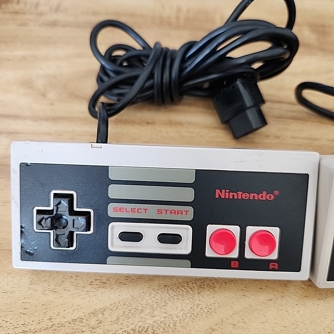 Nintendo NES Console System OEM w/ 2 Controllers Zapper RF Switch Power NES-001