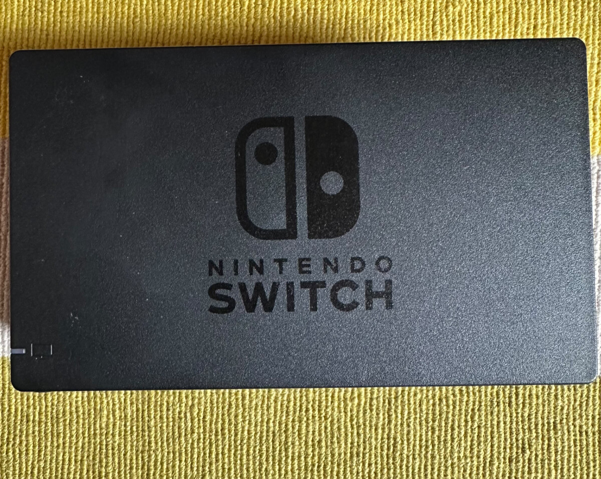 Nintendo Switch HAC-001 V1 Console (Unpatched XAW1010) + Dock + 128GB + Case