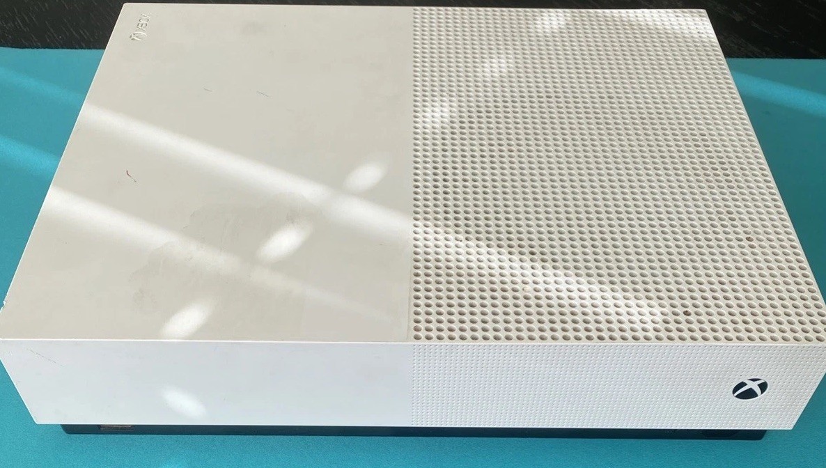 Xbox One S All Digital Edition – For Parts Or Repair – Hard Drive Is Dead