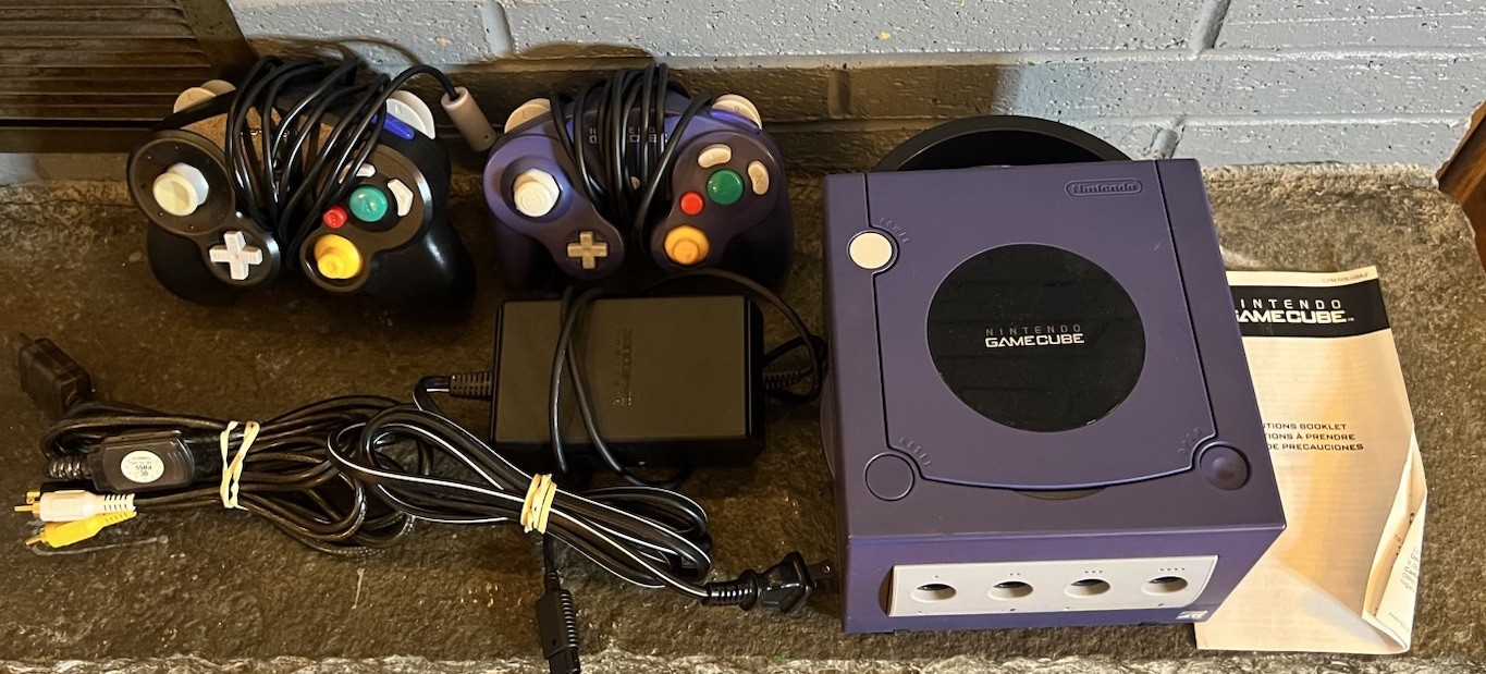 Nintendo GameCube Console Bundle – Indigo with 2 controllers Instructions