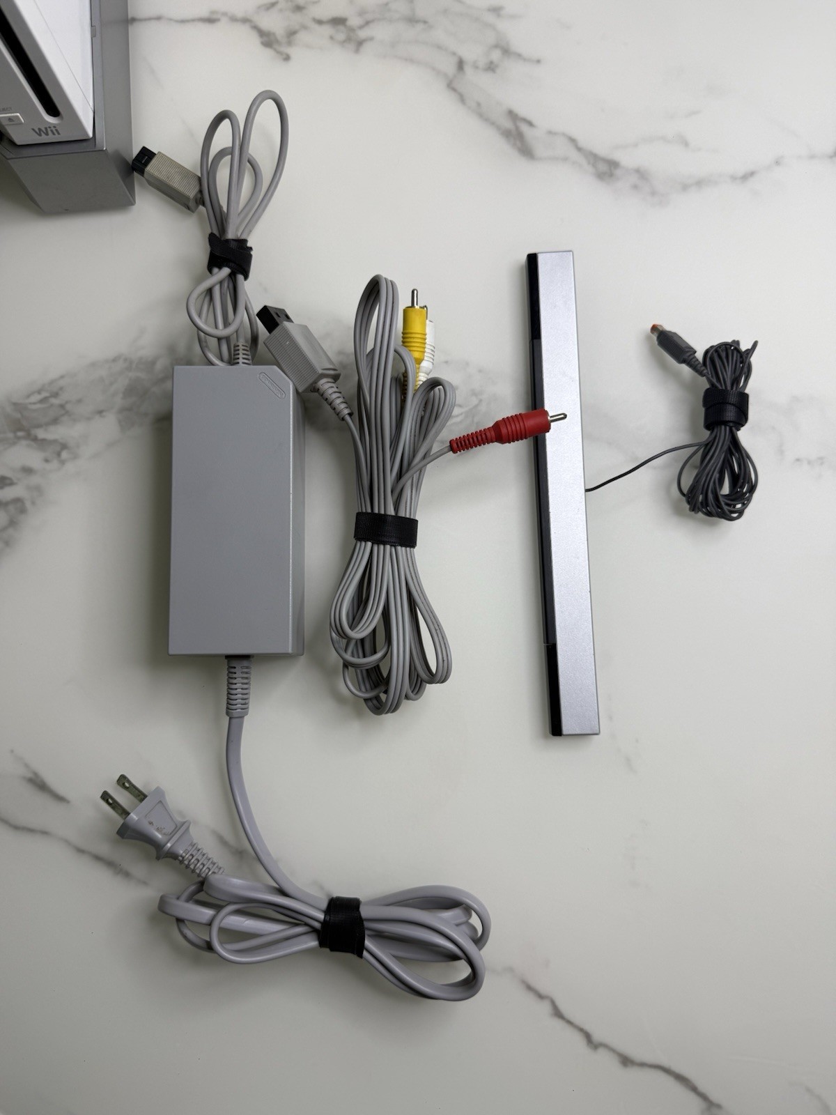 Nintendo Wii RVL-001 Video Game Console Bundle W/ Sports Resort 3 Controllers