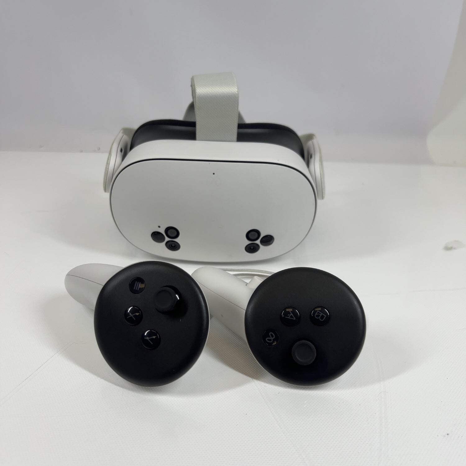 Meta Quest 3S 128GB Standalone All-in-One VR Headset P97