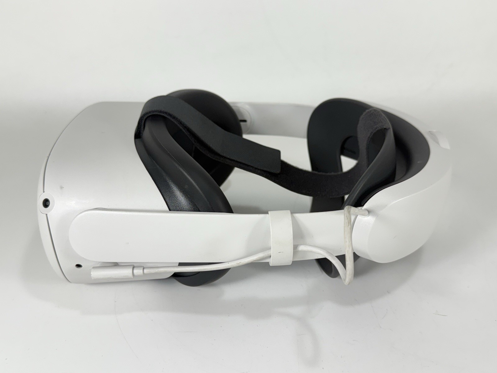 Meta Quest 2 Advanced 256GB All-In-One Virtual Reality Headset with 1 Controller