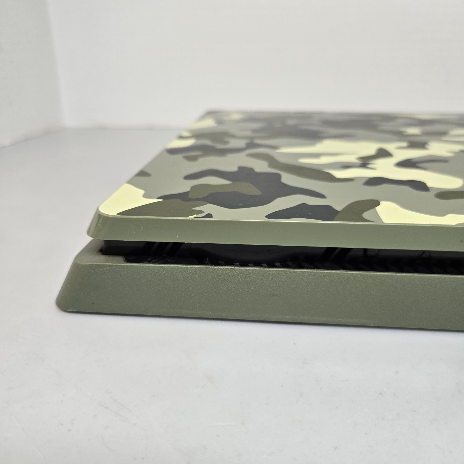 PS4 Slim Call of Duty: WWII Limited Edition 1TB Green Camouflage – Console Only