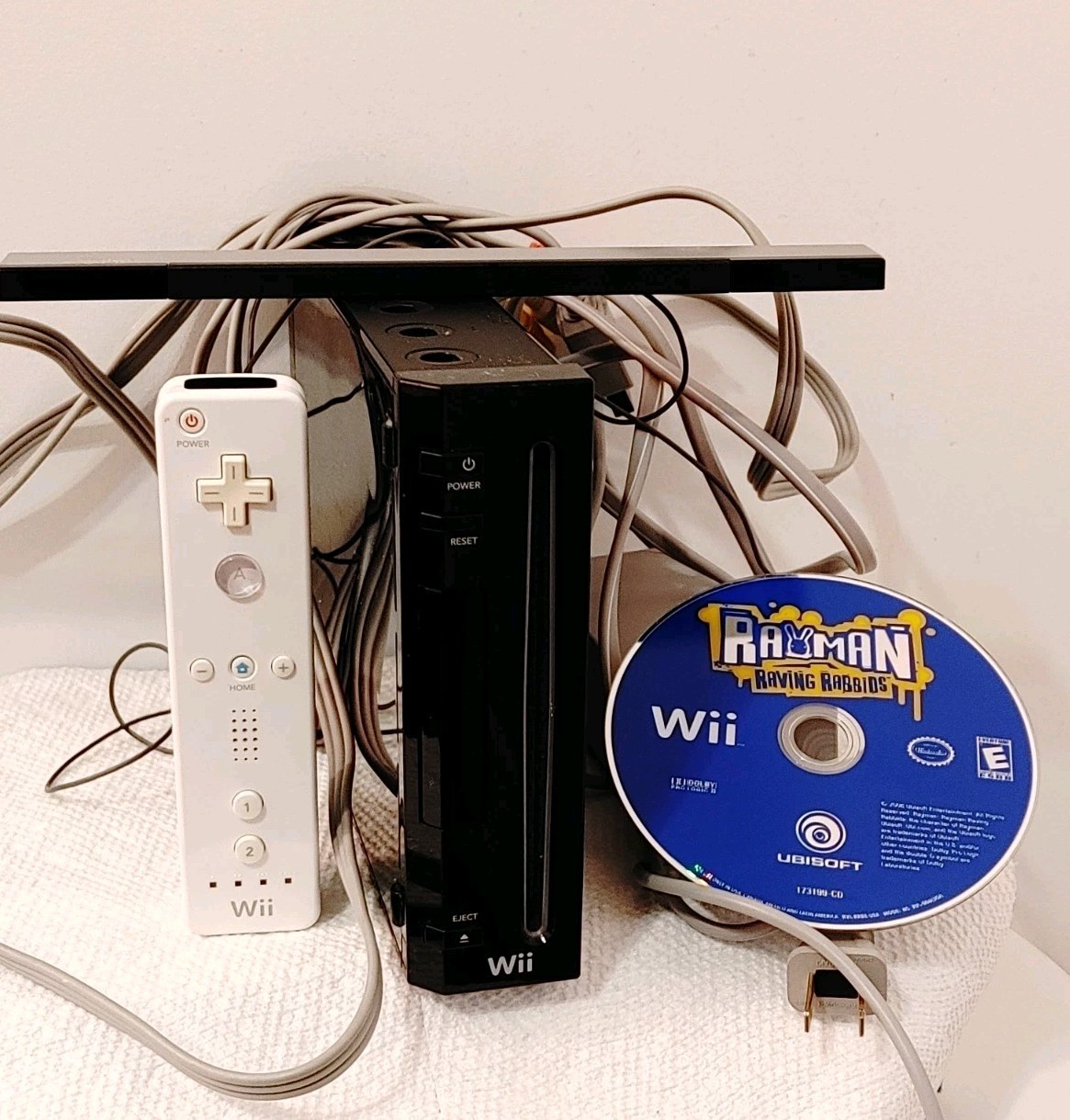 Nintendo Wii Black RVL-101 Console w/ Controller & Cables + 1 Game – Tested