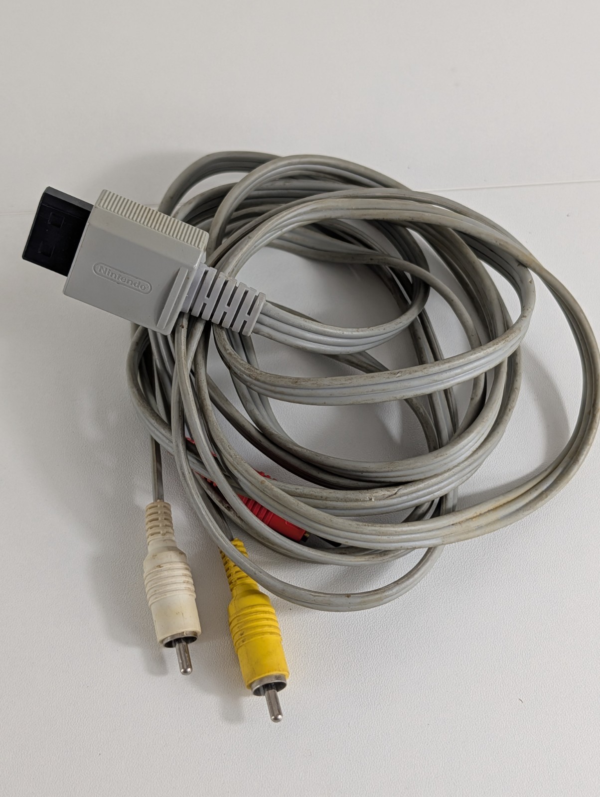 White Nintendo Wii System – Cords & Controller + Game