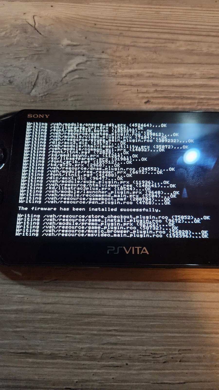 Sony Ps Vita 2001 Model Ready To Play With 256 Memory Card + Plus Charger Black