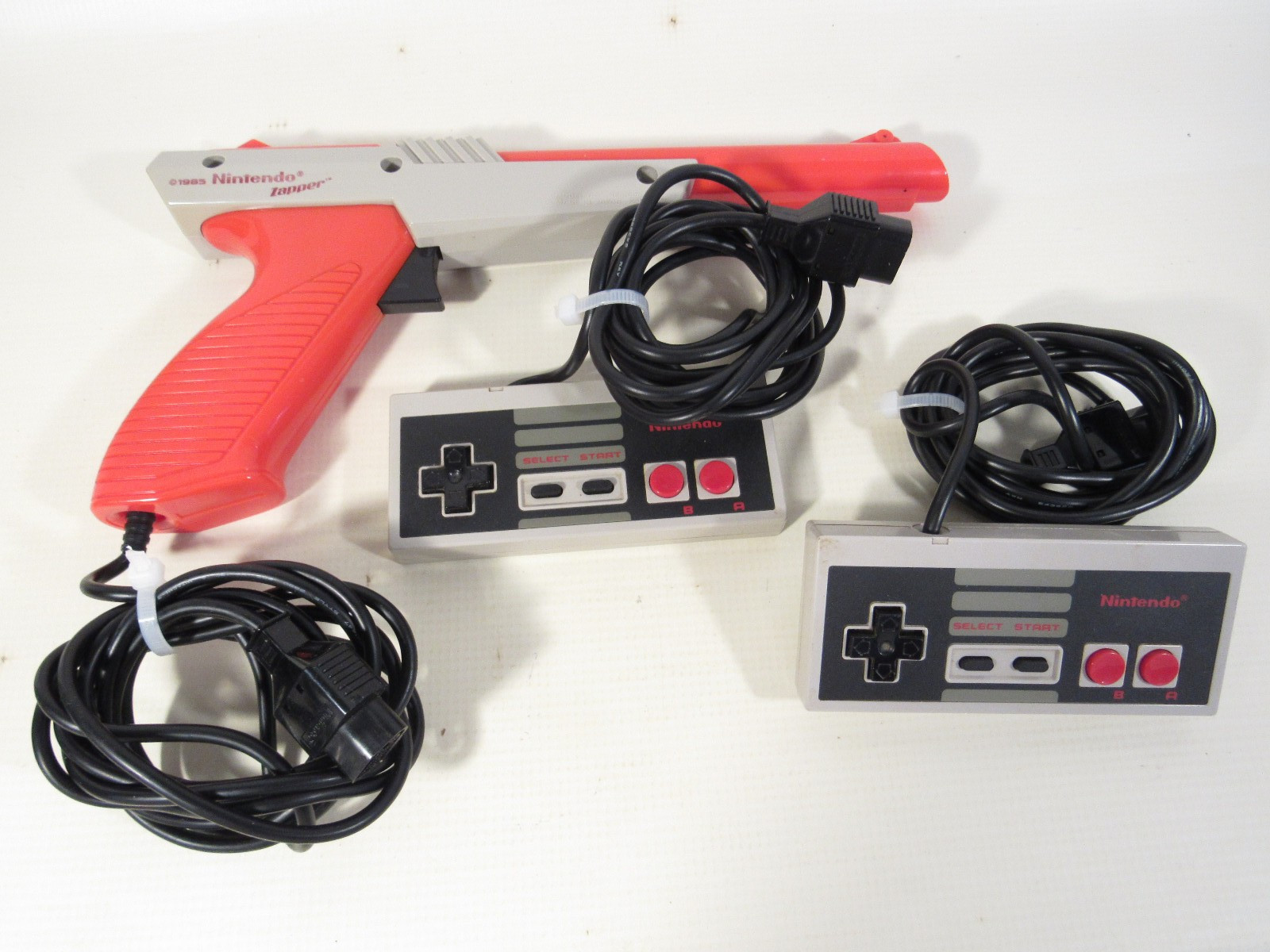 Nintendo NES Action Set Mario/Duck Console CIB Complete in Box – CLEANED/TESTED